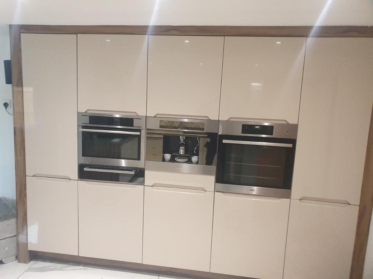 The Hawthorns Large Detached 3 Bedroom Family Home 시햄 외부 사진